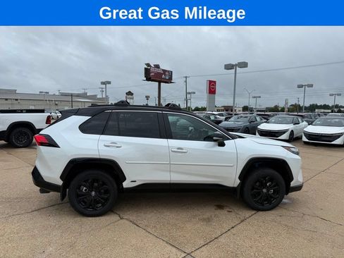 Used 2025 Toyota RAV4 XSE AWD/4WD image 6