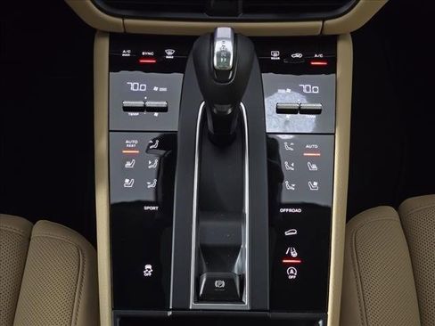 Certified 2025 Porsche Macan image 21