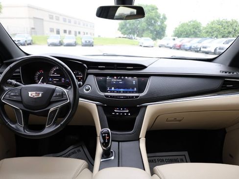 Used 2018 Cadillac XT5 FWD image 14