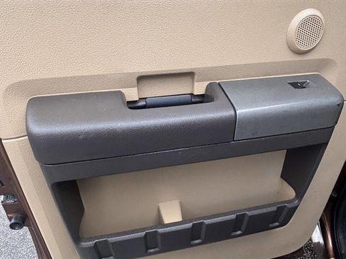 Used 2012 Ford F250 Lariat w/ Lariat Interior Pkg image 13