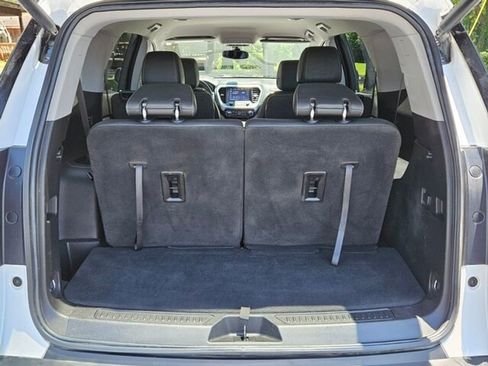 Used 2023 GMC Acadia SLT w/ Elevation Edition image 14