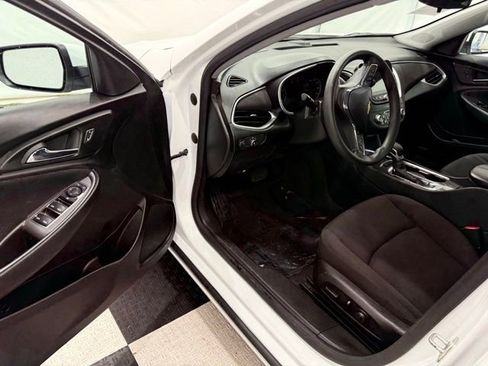 Used 2024 Chevrolet Malibu LT image 28