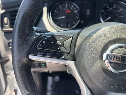 Used 2020 Nissan Rogue SV FWD image 25
