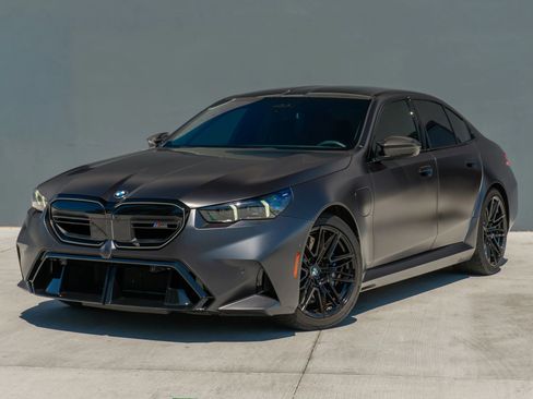 Used 2025 BMW M5 w/ Carbon Package AWD/4WD image 3