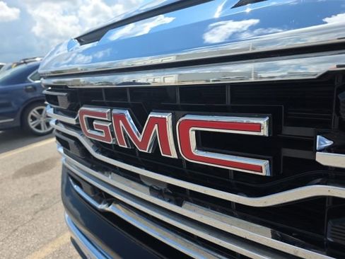 Used 2025 GMC Sierra 1500 SLT AWD/4WD image 9