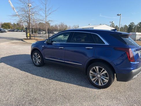 Certified 2025 Cadillac XT5 Premium Luxury image 3