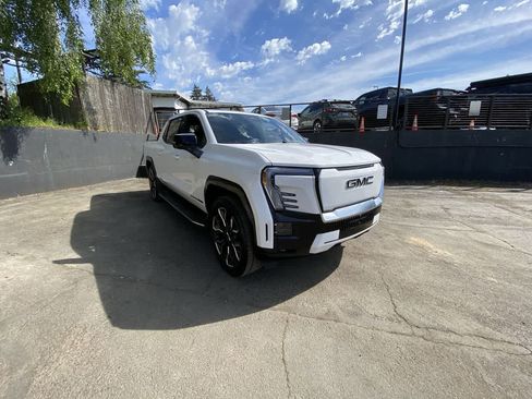 Used 2025 GMC Sierra EV Denali AWD/4WD image 8