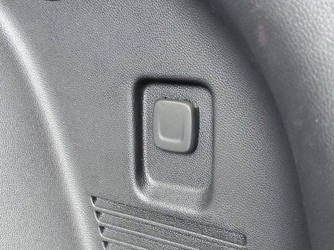 Used 2025 Chevrolet Blazer LT FWD image 31