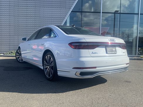 Used 2023 Audi A8 L 3.0T image 3