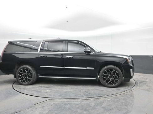 Used 2018 Cadillac Escalade ESV Luxury AWD/4WD image 9