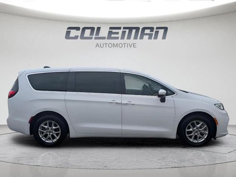 Used 2023 Chrysler Pacifica Touring-L FWD image 26