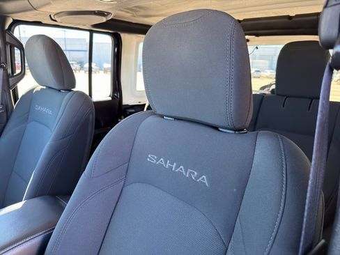 Used 2023 Jeep Wrangler Sahara image 21