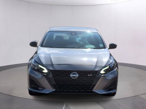 Used 2024 Nissan Altima 2.5 SR w/ SR Premium Package FWD image 9