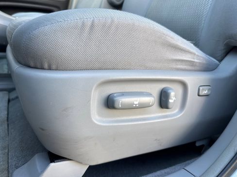 Used 2007 Toyota Highlander w/ 3rd Row image 15