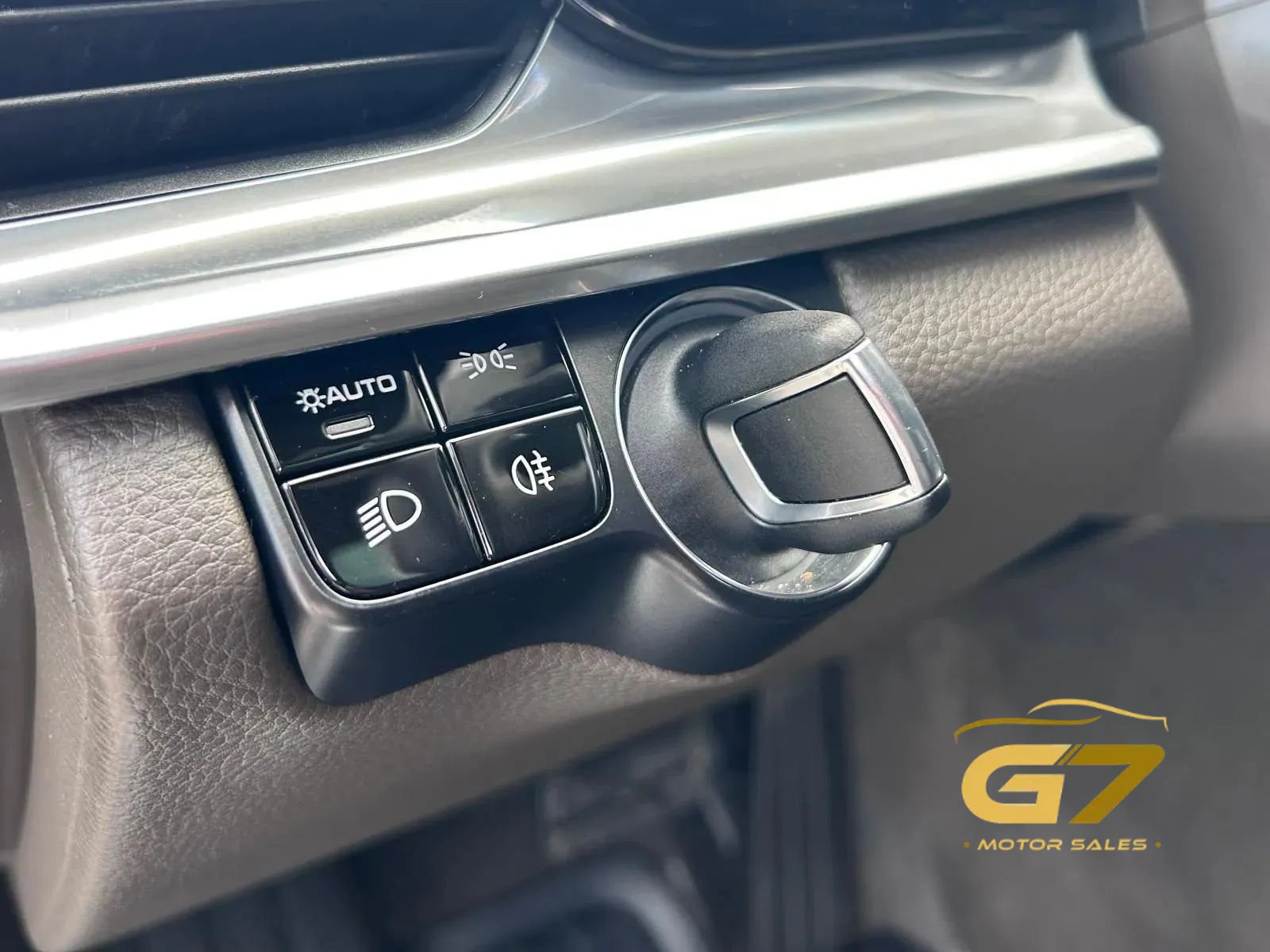 Used 2018 Porsche Panamera RWD image 19