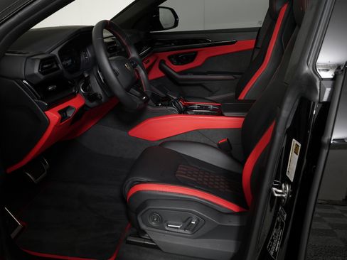 Used 2025 Lamborghini Urus SE image 14