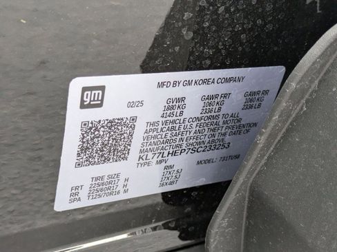 Used 2025 Chevrolet Trax LT w/ LT Convenience Package image 29