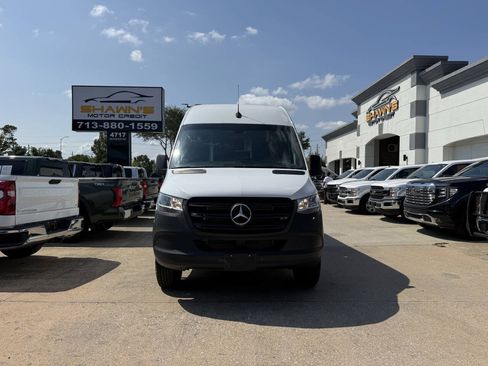 Used 2020 Mercedes-Benz Sprinter 2500 w/ Driver Convenience Package image 36