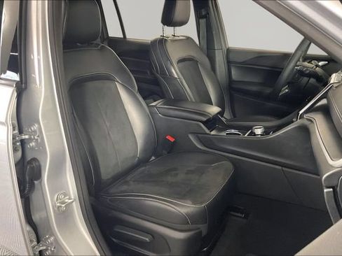 Used 2025 Jeep Grand Cherokee L Altitude AWD/4WD image 28