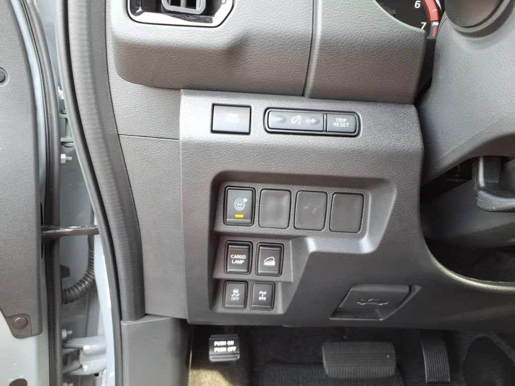 Used 2025 Nissan Frontier PRO-4X w/ Interior Protection Package AWD/4WD image 8