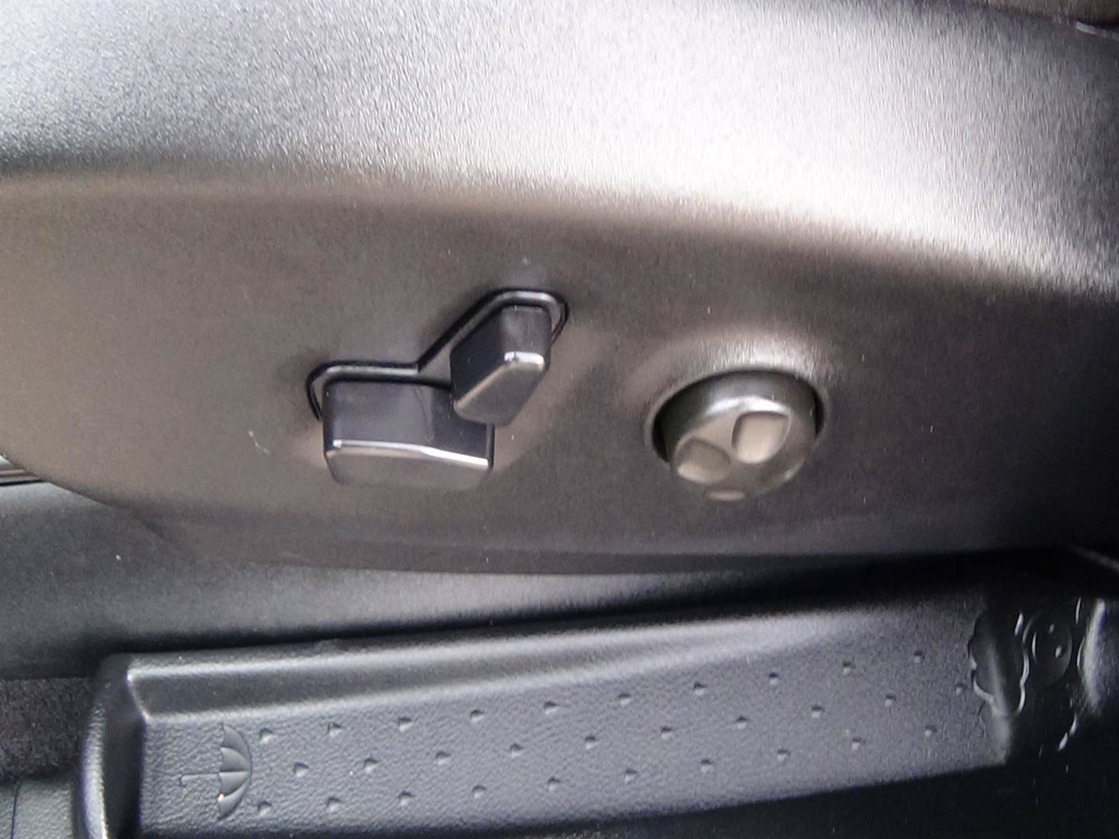 Used 2026 Chrysler Pacifica Limited FWD image 21