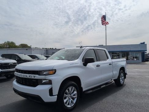 Used 2020 Chevrolet Silverado 1500 Custom w/ Custom Value Package AWD/4WD image 2