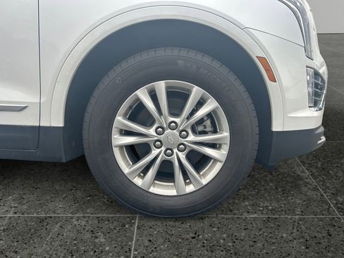 New 2026 Cadillac XT5 Luxury image 9