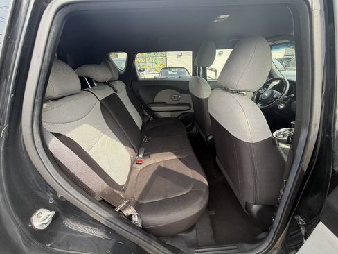 Used 2016 Kia Soul FWD image 11
