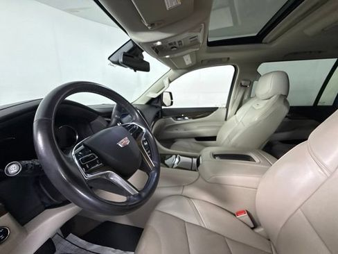 Used 2020 Cadillac Escalade ESV Premium Luxury AWD/4WD image 17
