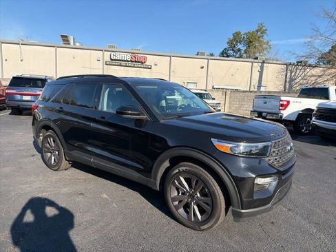Used 2023 Ford Explorer XLT w/ Equipment Group 202A image 2