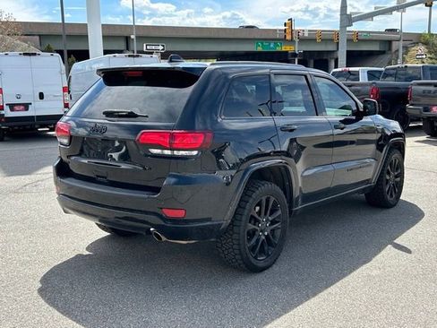 Used 2022 Jeep Grand Cherokee Laredo X AWD/4WD image 10