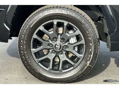 Used 2025 Toyota Tundra Platinum image 32