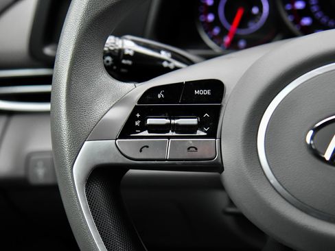 Used 2023 Hyundai Elantra SE image 25