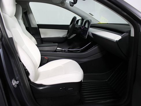 Used 2021 Tesla Model Y Long Range AWD/4WD image 11