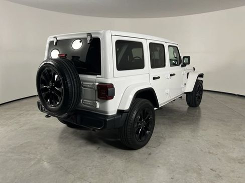 Used 2025 Jeep Wrangler Unlimited Sahara w/ Safety Group AWD/4WD image 8