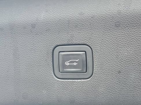 Certified 2019 Buick Enclave Premium w/ Experience Buick Package AWD/4WD image 8