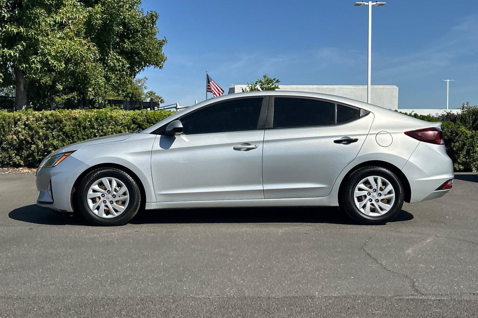 Used 2020 Hyundai Elantra SE w/ Cargo Package (C1) FWD image 6