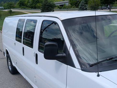 Used 2011 Chevrolet Express 3500 Extended RWD image 12