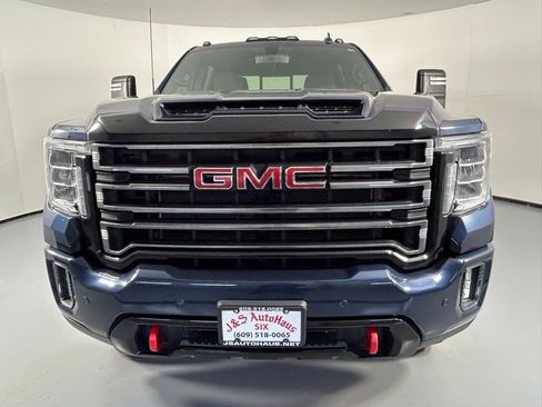 Used 2020 GMC Sierra 2500 AT4 w/ AT4 Premium Package AWD/4WD image 2