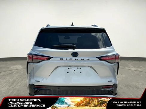 Used 2025 Toyota Sienna XSE w/ XSE Plus Package FWD image 9