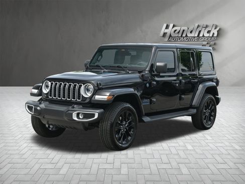 Used 2025 Jeep Wrangler Unlimited Sahara AWD/4WD image 5