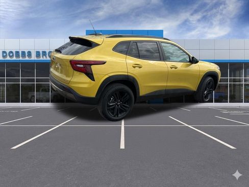 Used 2025 Chevrolet Trax ACTIV image 8