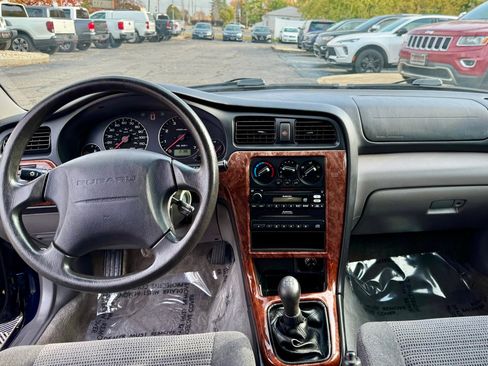 Used 2004 Subaru Outback Wagon image 6