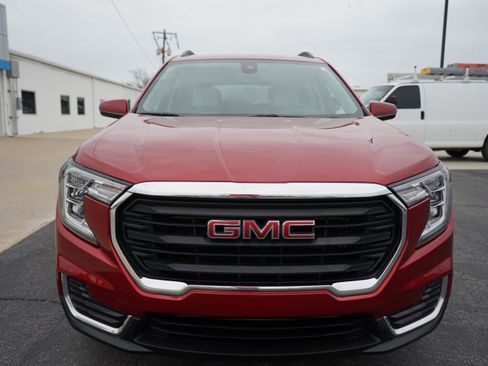 Used 2022 GMC Terrain SLE w/ Driver Convenience Package image 8