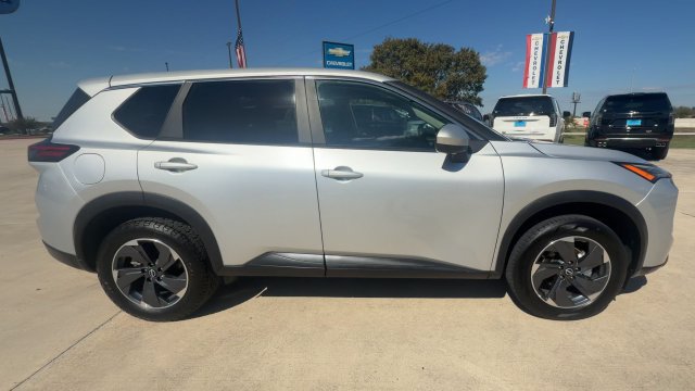 Used 2024 Nissan Rogue SV FWD image 9