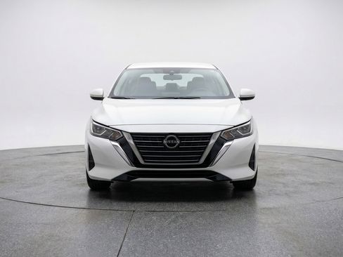 Used 2025 Nissan Sentra SV image 2