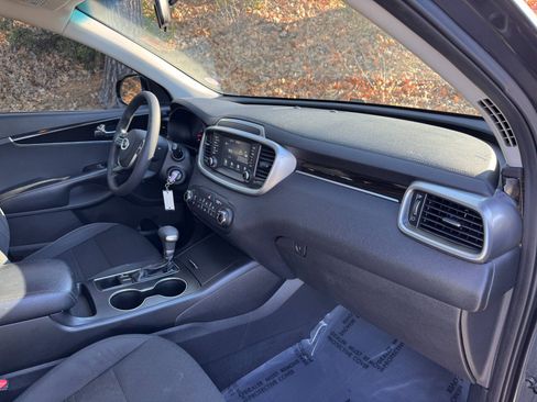 Used 2020 Kia Sorento LX image 53