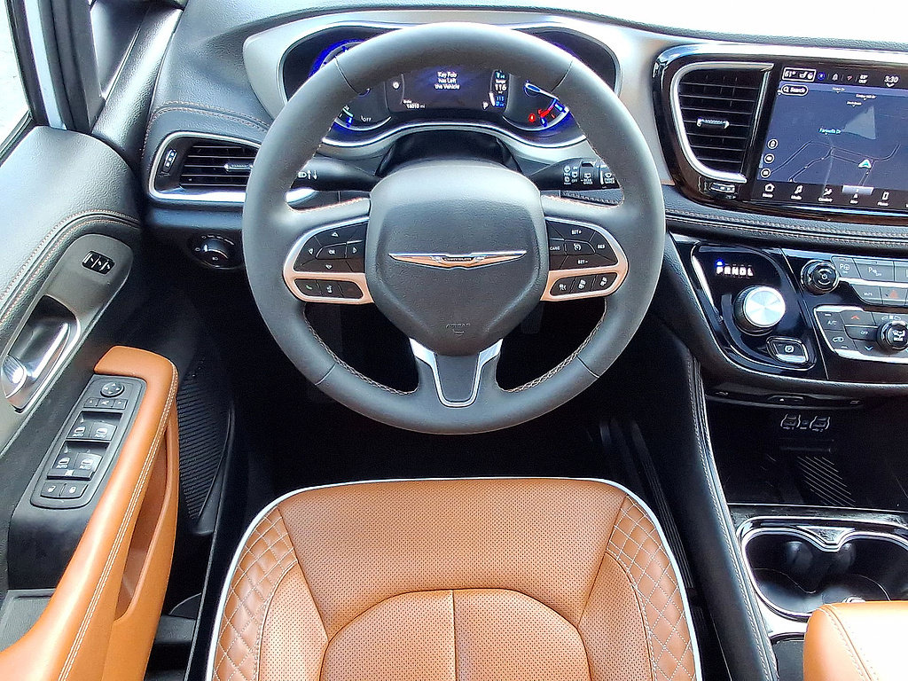 Used 2025 Chrysler Pacifica Pinnacle FWD image 27
