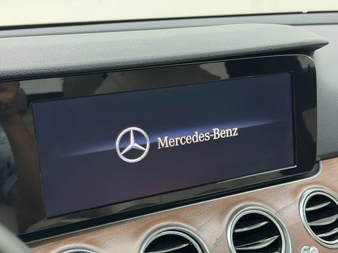 Used 2017 Mercedes-Benz E 400 4MATIC Wagon image 65