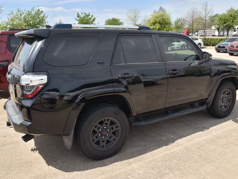 Used 2020 Toyota 4Runner SR5 Premium w/ Moonroof Package image 5